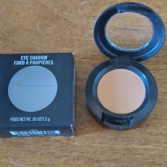 MAC Eyeshadow Samoa Silk Matte - Picture 4 of 4